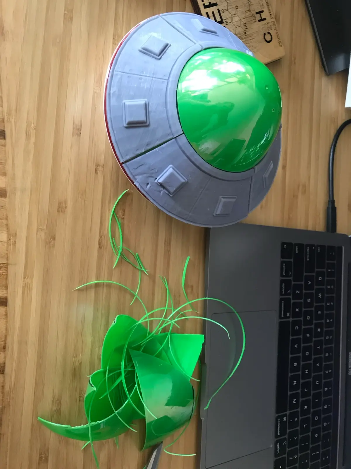 Assembled saucer with its Easter-egg dome